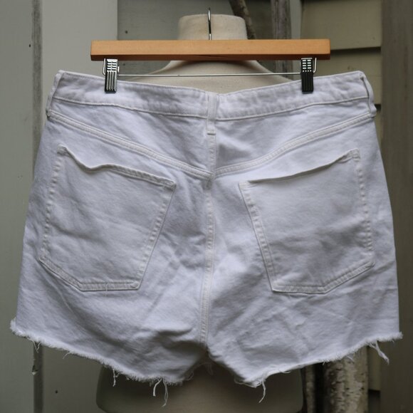 Old Navy Plus Size White High Rise OG Straight Stretch Jean Cut Off Shorts Sz 18 - Picture 6 of 9